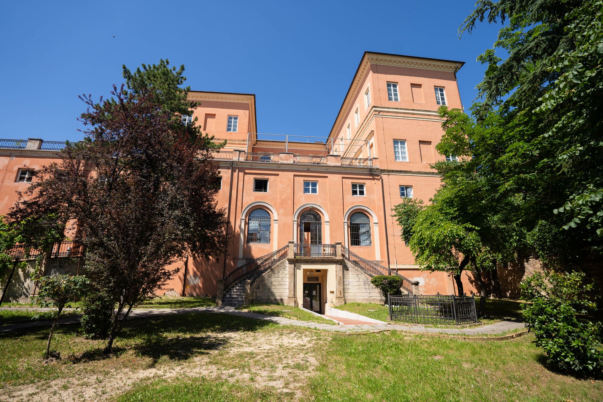 Picture illustrating the university