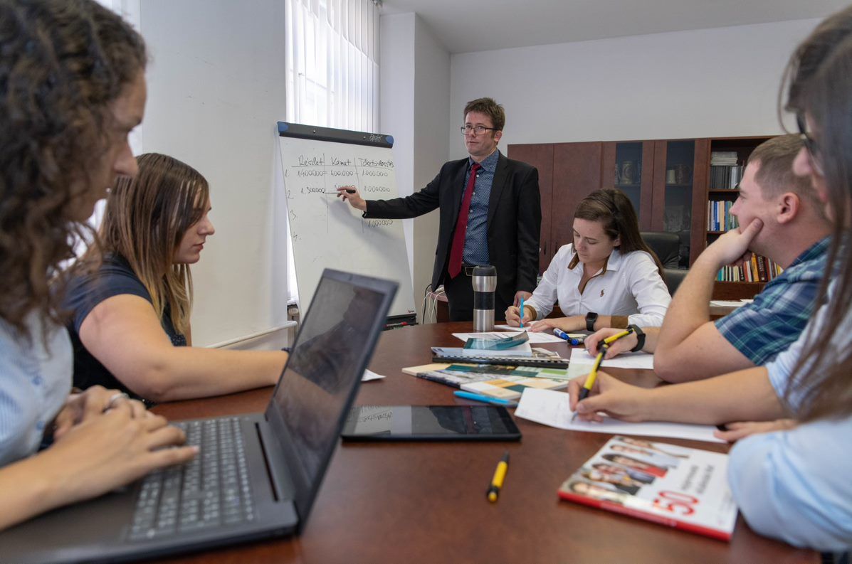 Photo illustrating the study course / programme